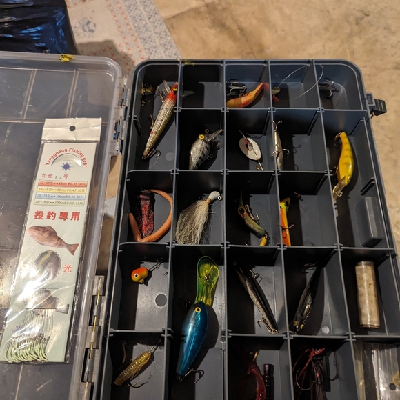 Misc fishing supplies - Picture 2 of 5